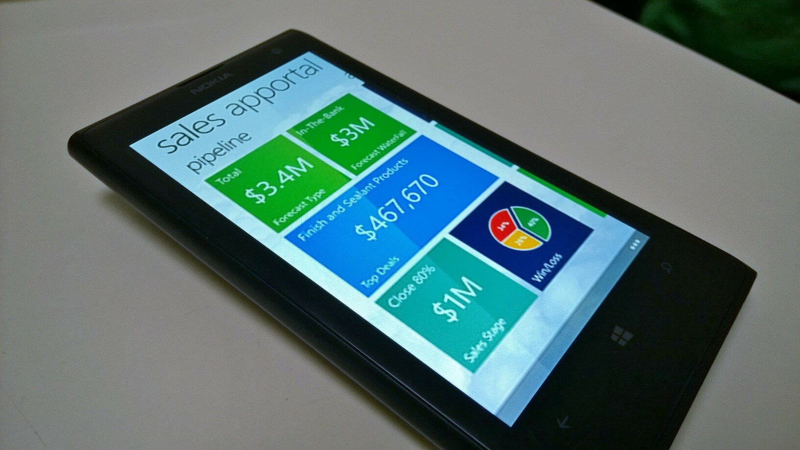 Teléfono enseñando Windows Apportals