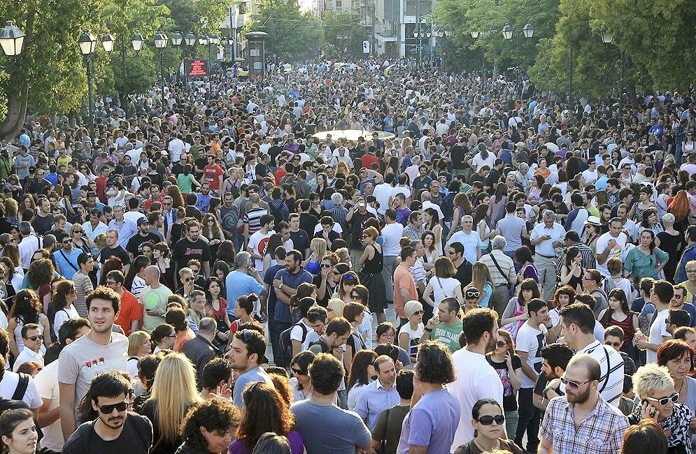 Plaza de Atenas en Grecia, abarrotada