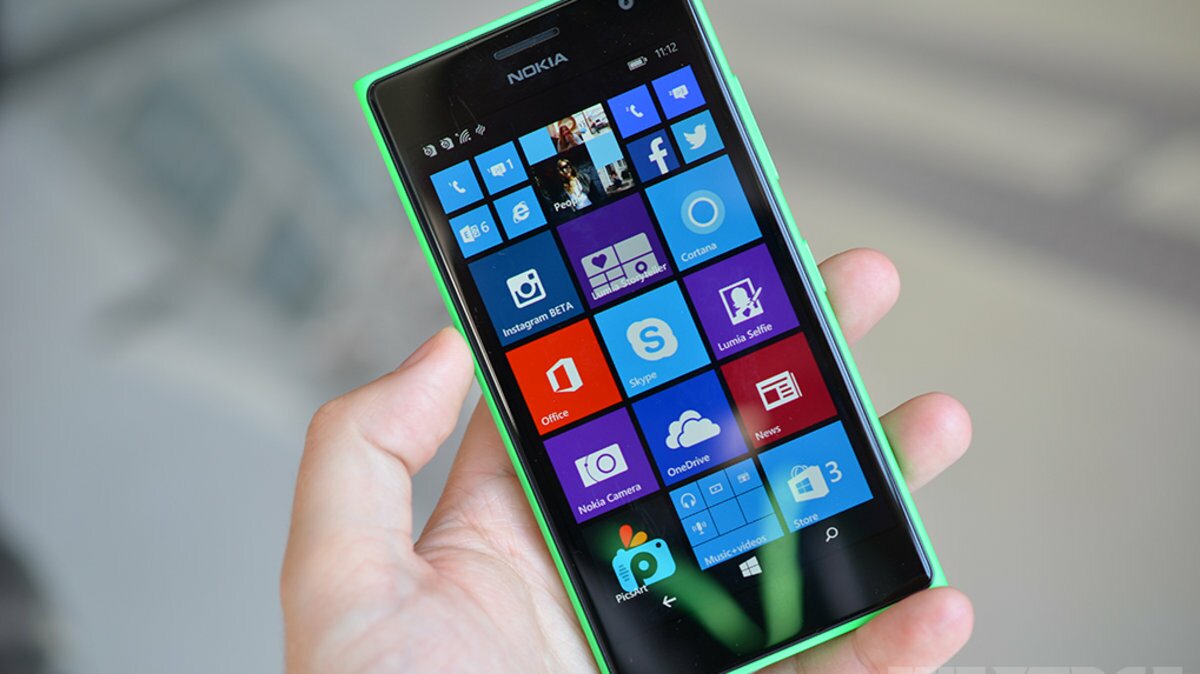 Nuevo Lumia 730 con carcasa verde