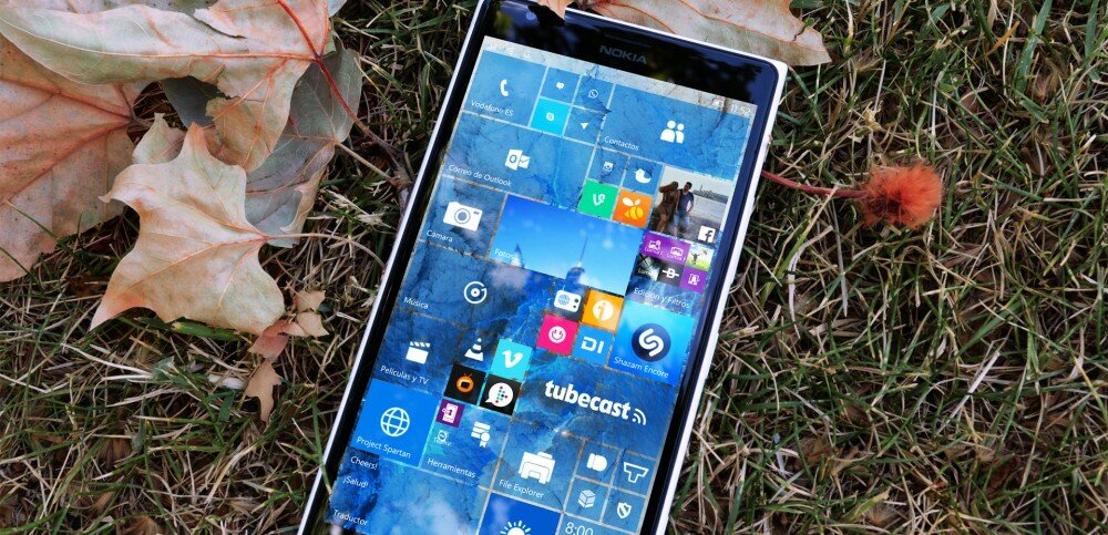 Fotografía a un Lumia 1520 con Windows 10 Mobile