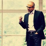 Satya Nadella hablando a los empleados