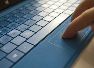 Fotografía al trackpad de una Surface Pro 2
