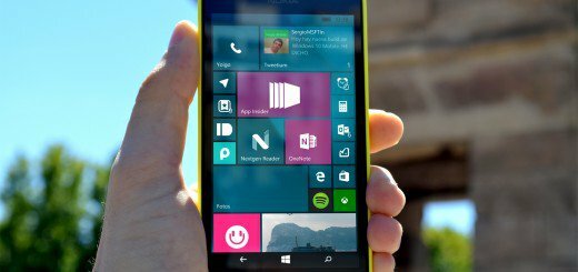 Fotografía de un Nokia Lumia 630 amarillo con Windows 10 Mobile