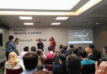 Pilar López y Víctor Iglesias respondiendo a la prensa