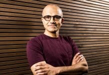 Satya Nadella con los brazos cruzados