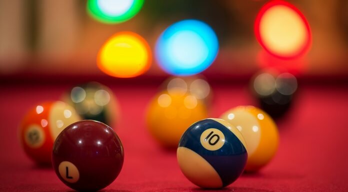 Imagen artística de mesa y bolas de billar