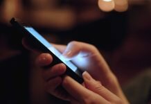 Uso del teléfono en la oscuridad