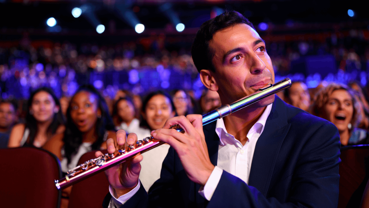 Flute Guy vuelve a TGA 2025 con una flauta hecha de tubería PVC y la gente sigue flipando con él