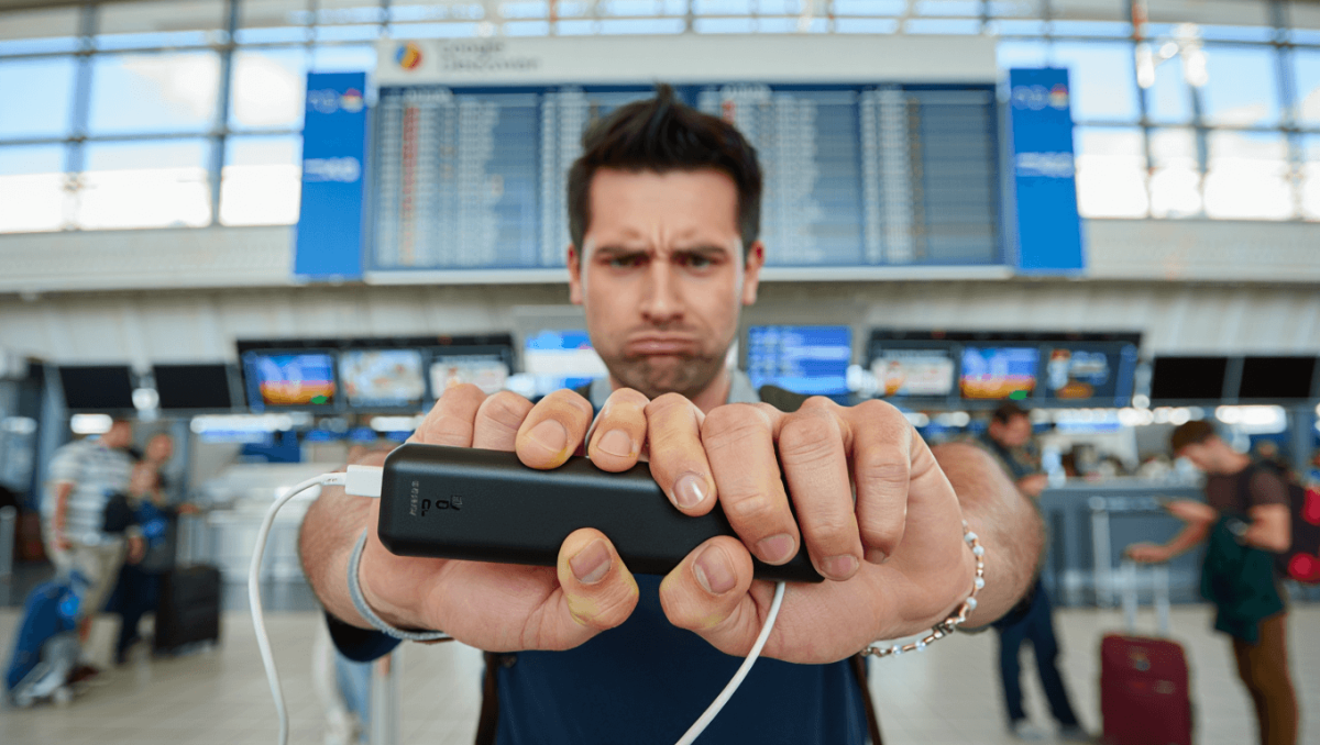OACI prohibe usar powerbanks durante vuelos