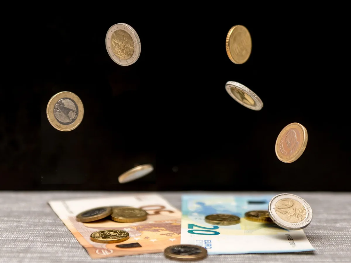 S&iacute;mbolo de suscripci&oacute;n con icono de ahorro econ&oacute;mico