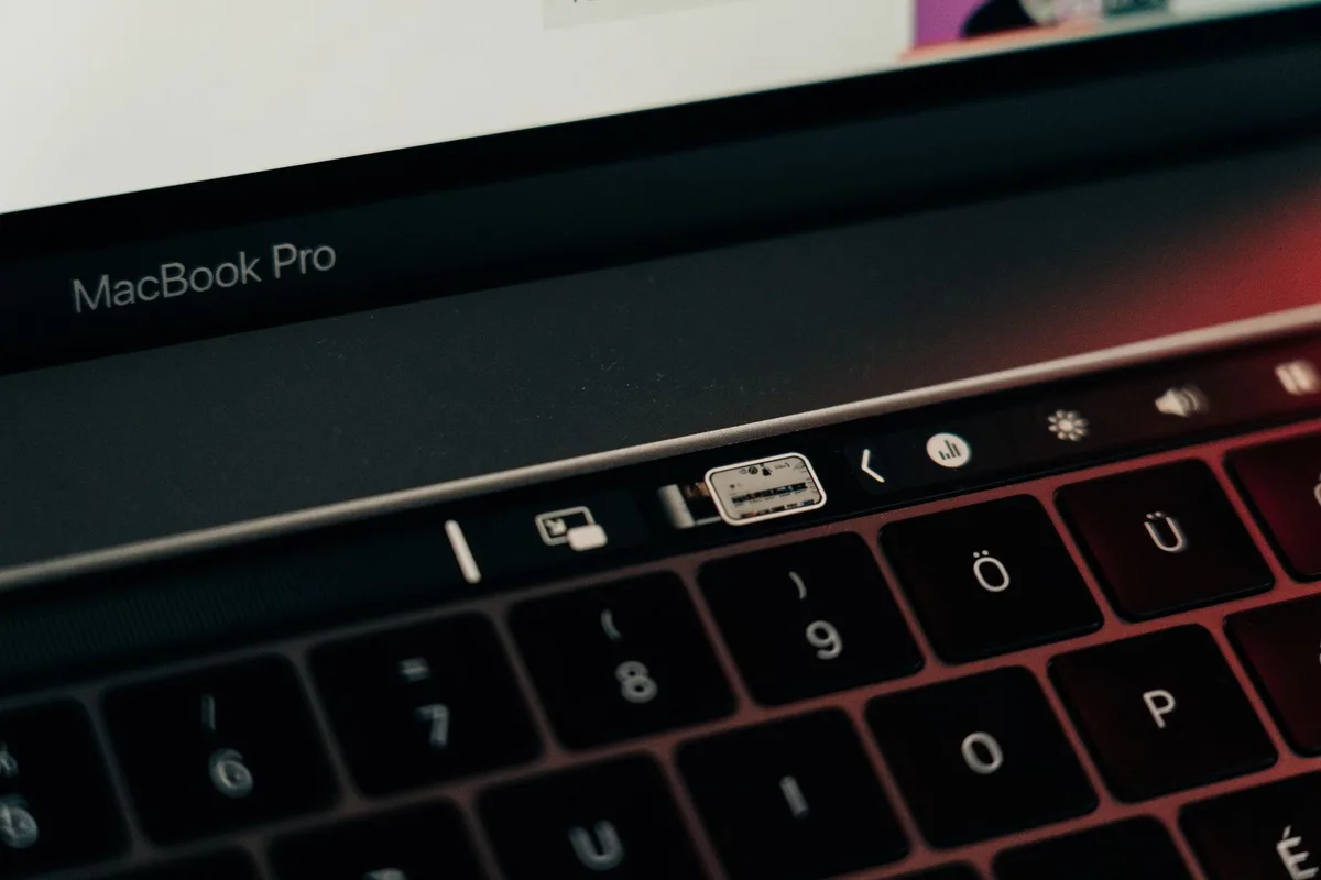 Ajustes de brillo de pantalla en Windows 11 para reducir consumo de bater&iacute;a