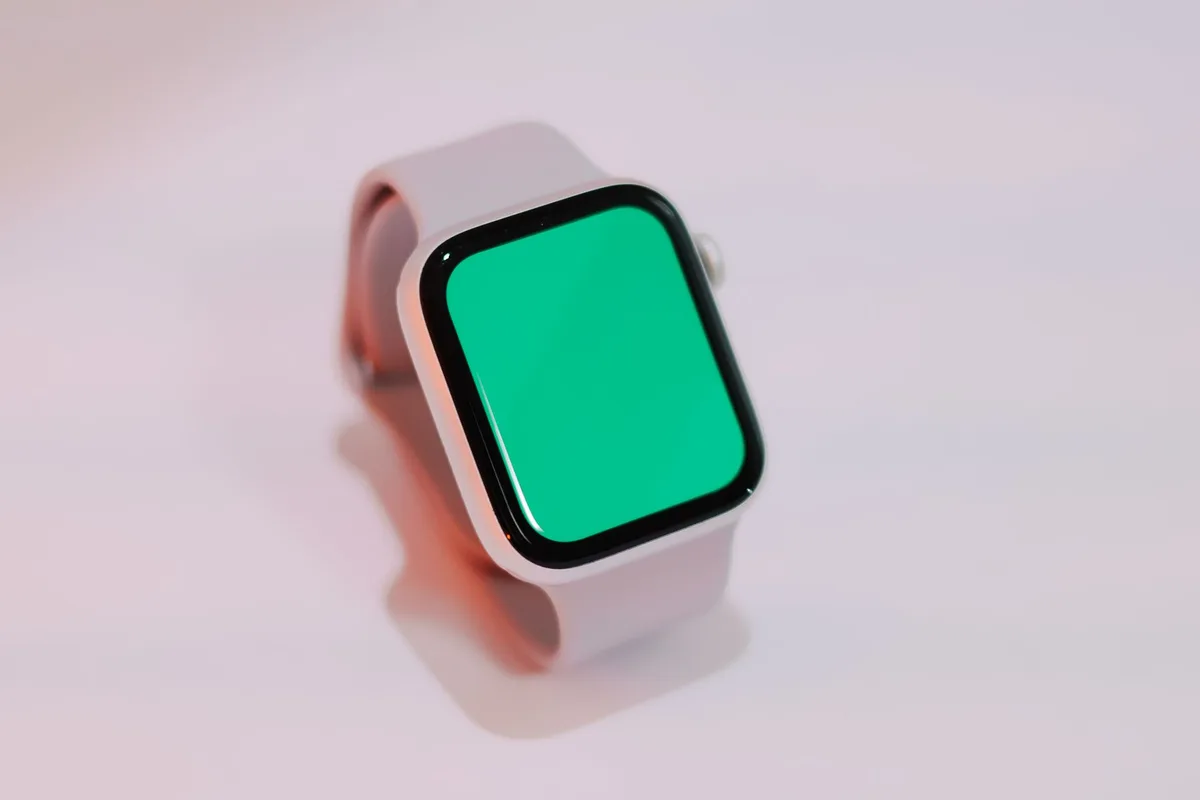 Diferentes modelos de Galaxy Watch alineados mostrando compatibilidad con One UI 9