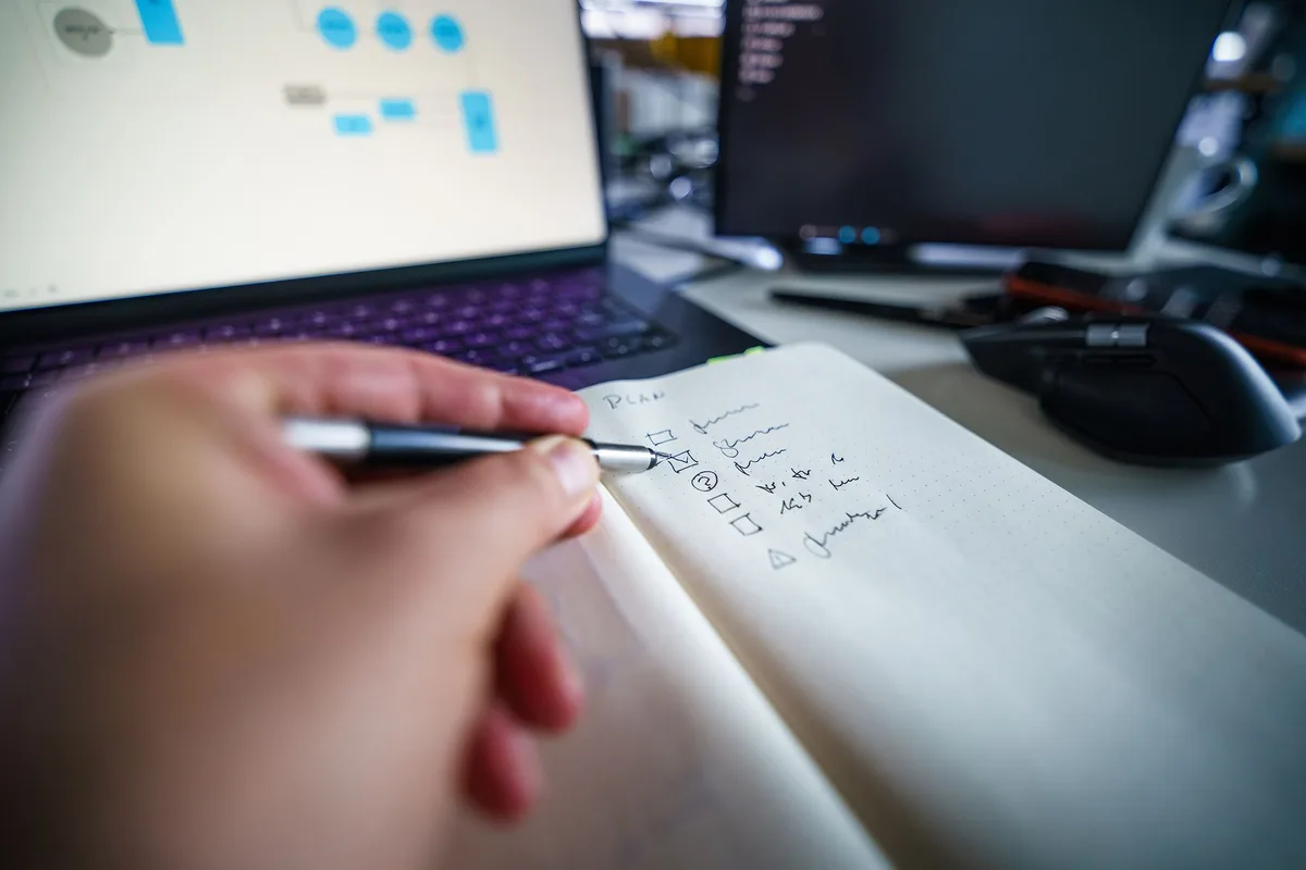 Lista de verificaci&oacute;n de requisitos de hardware en pantalla de computadora