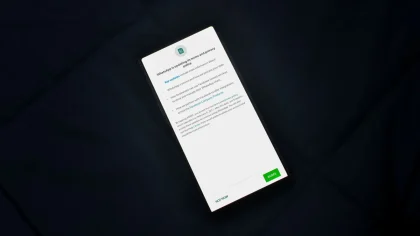 Pantalla de actualización de seguridad de Windows con notificación de alerta en una computadora
