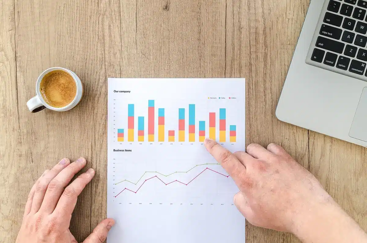 Gráfico que muestra reducción de coste y consumo de tokens