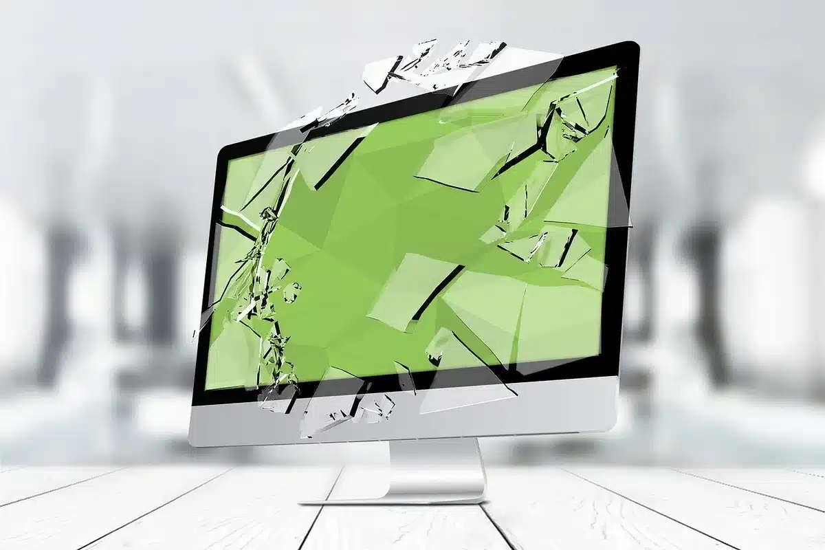 Pantalla negra de error en un monitor de computadora con símbolo de reinicio