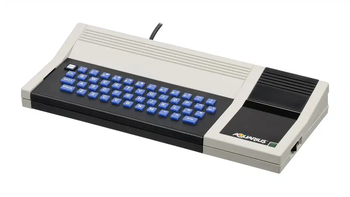 Ordenador port&aacute;til con c&oacute;digo y archivos que sugiere filtraciones de videojuegos