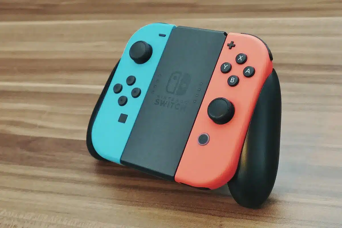 Pantalla de Nintendo Switch 2 mostrando gráficos fluidos y rendimiento optimizado en modo portátil