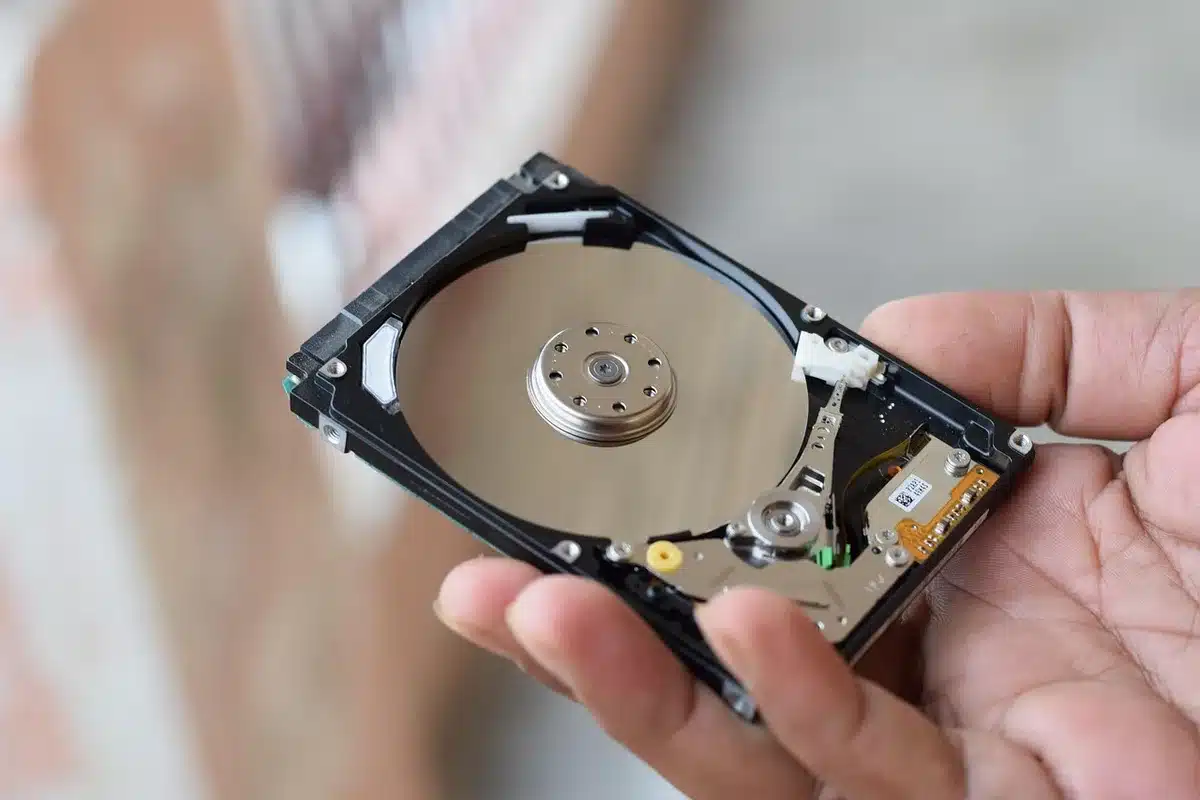 Port&aacute;til con unidad SSD instalada para mejor rendimiento