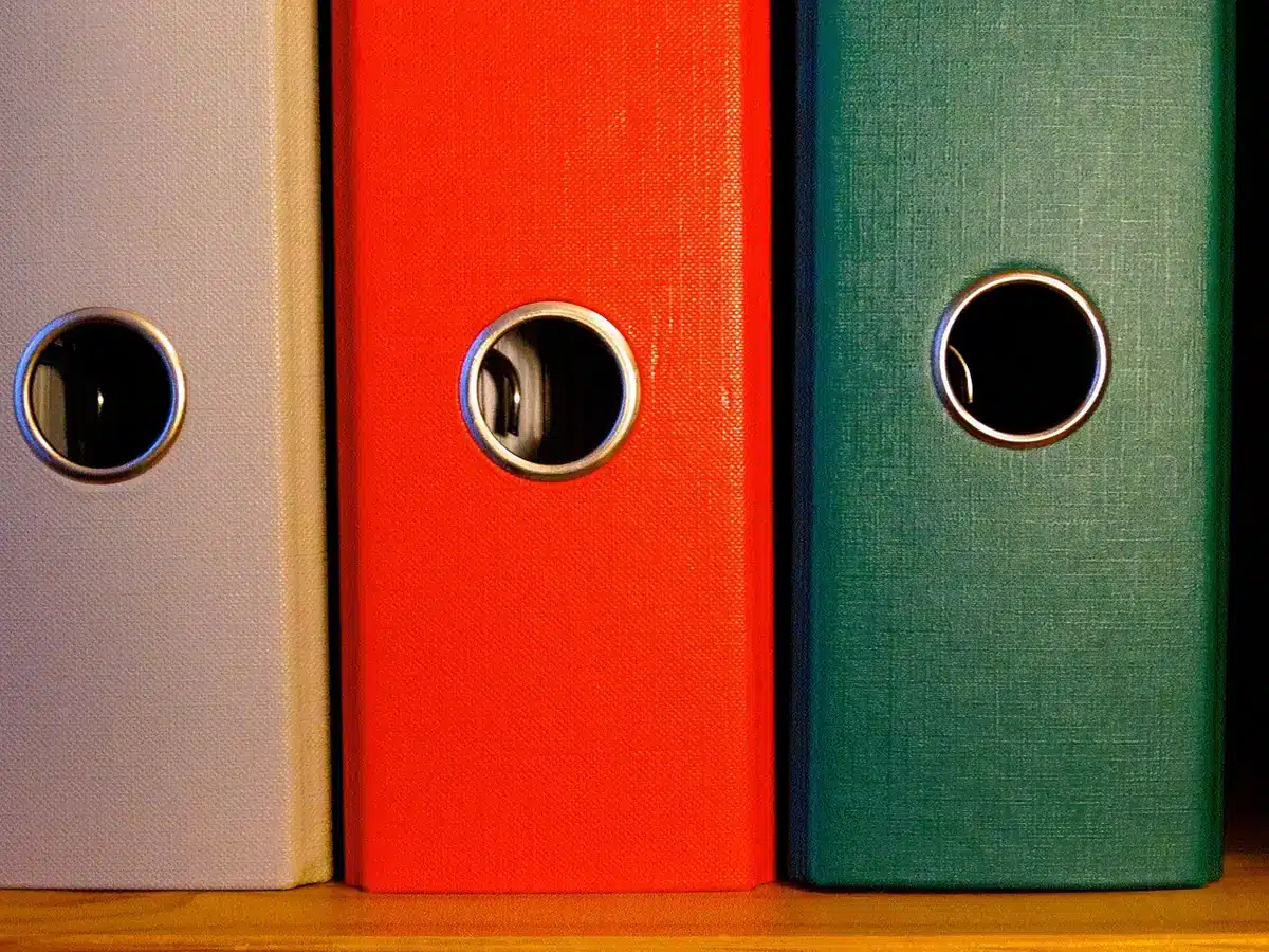 Explorador de archivos con múltiples pestañas abiertas para navegar carpetas