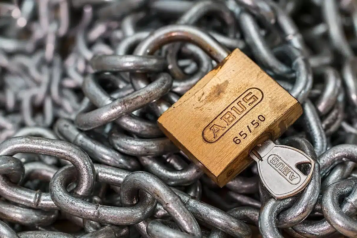 Configuración de privacidad y seguridad en una pantalla de computadora