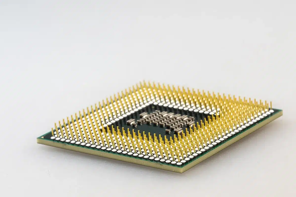 Pantalla del Administrador de tareas mostrando uso elevado de CPU y disco