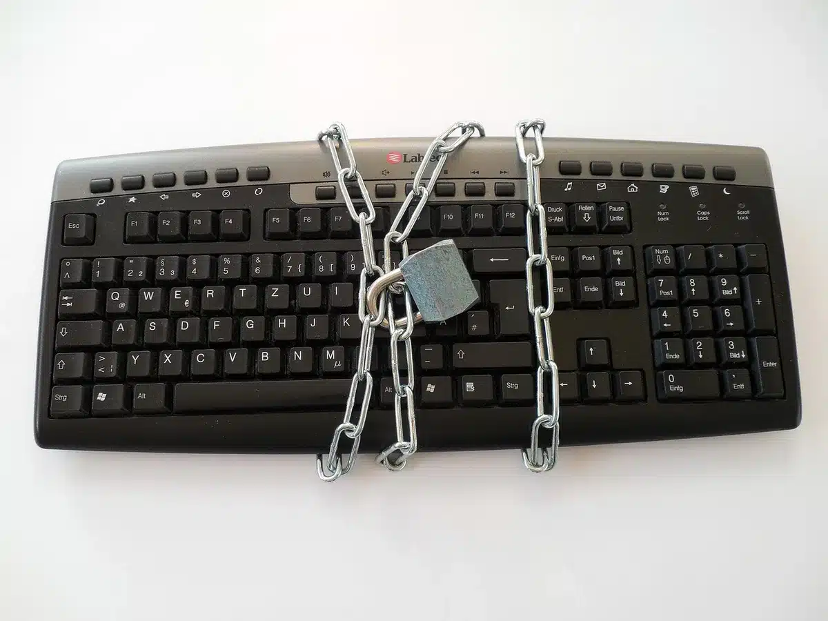 Representación simbólica de privacidad de datos y cumplimiento normativo