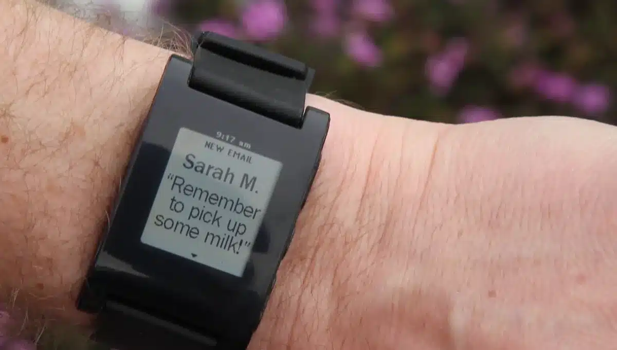 Mi smartwatch cuenta miles de calorías sin hacer nada: por qué ocurre y cómo