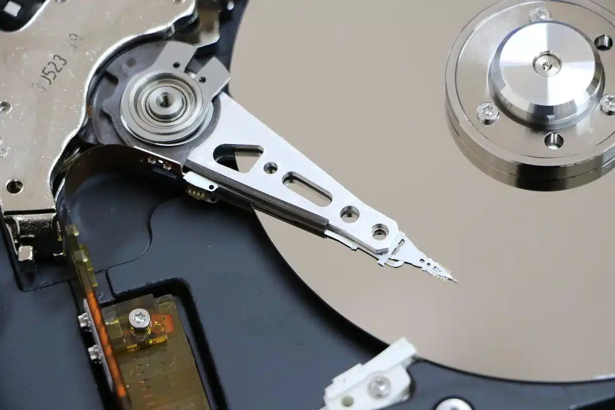 Pantalla mostrando información técnica sobre un sistema de archivos ReFS