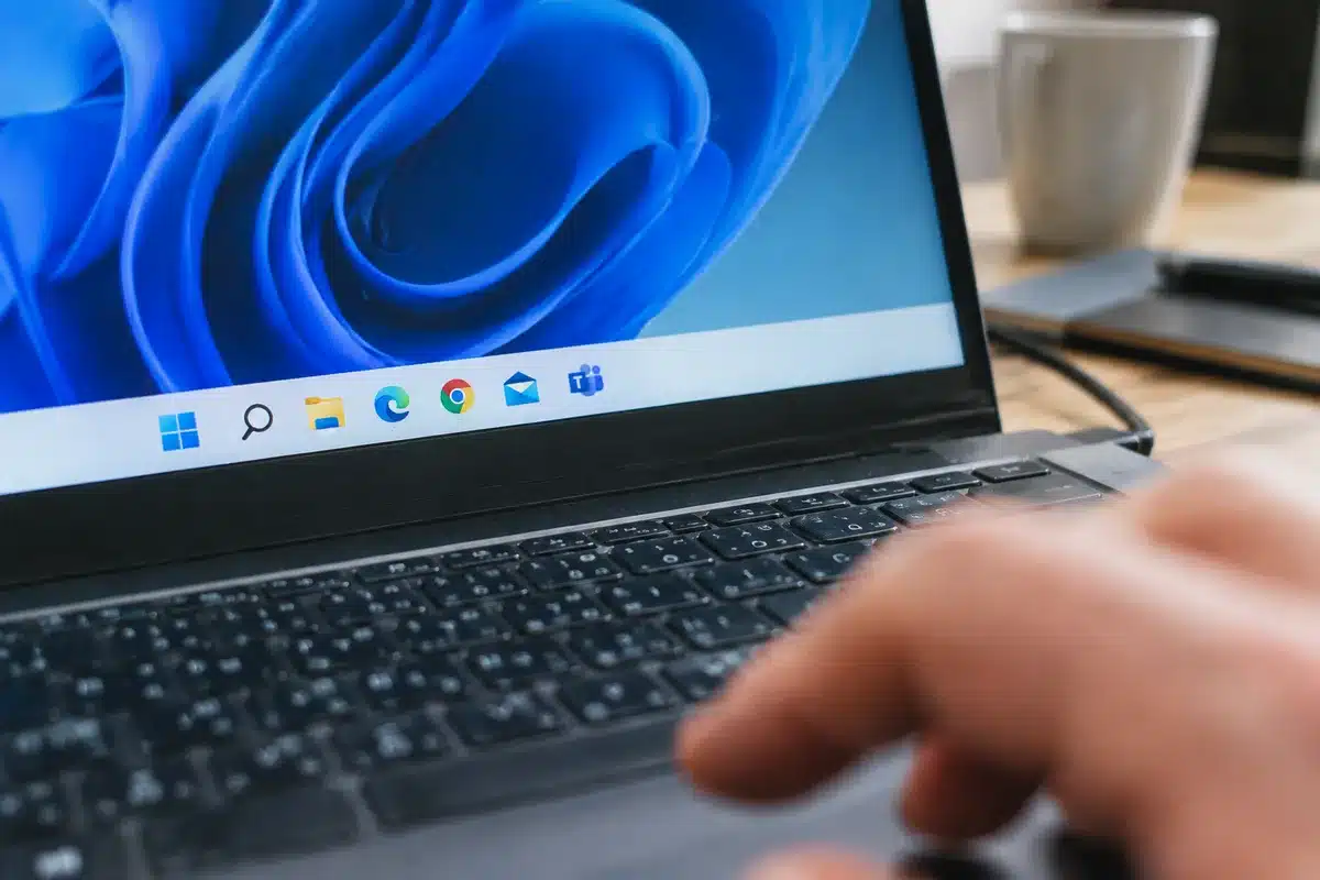 Microsoft desactiva Ask Copilot en la barra de tareas de Windows 11: así mejora tu experiencia