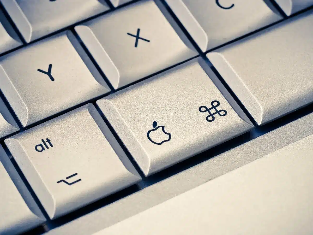 Close-up of an anonymous keyboard and a terminal window showing a directory listing with PROGRA~1 visible, no identifiable user
