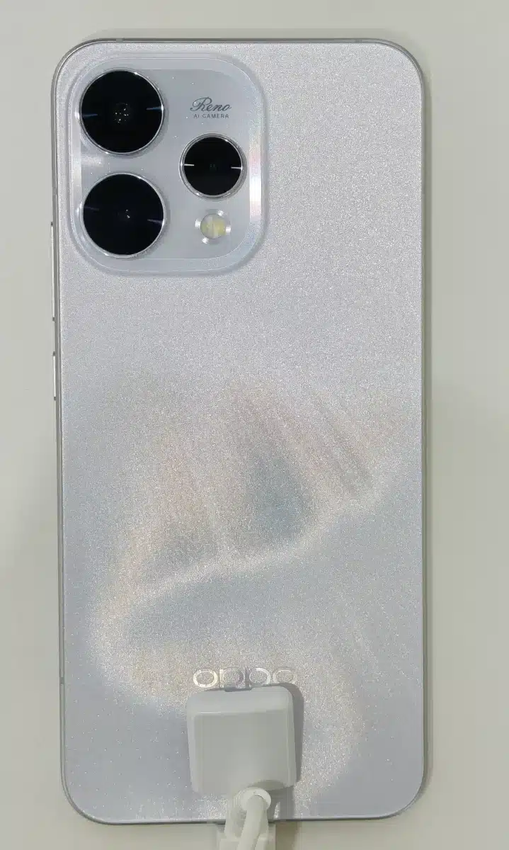 OPPO Reno16 F: 100 € de descuento en PcComponentes con cargador y funda incluidos