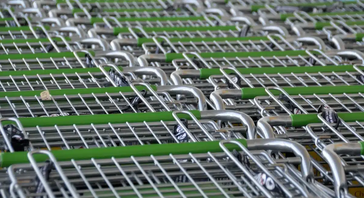 Caja de preventa y paquete exclusivo en mostrador de tienda