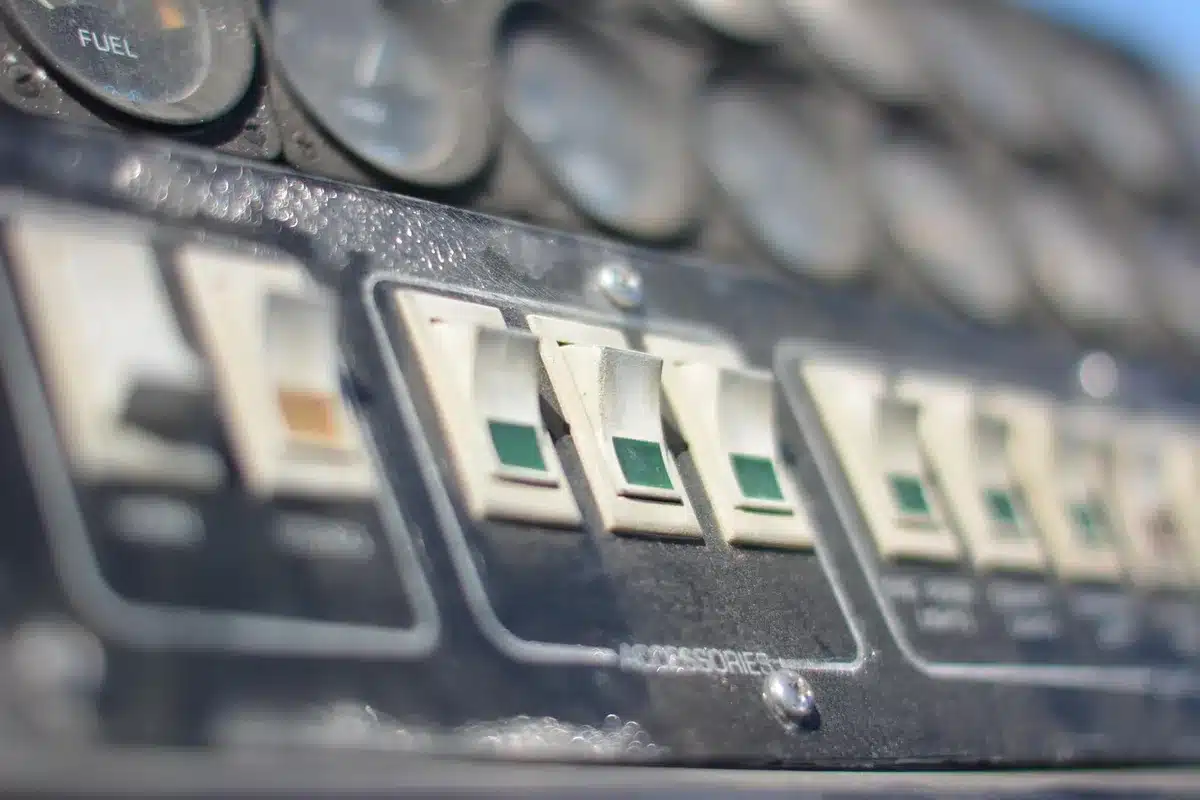 Interfaz de usuario moderna con controles nativos y diseño claro