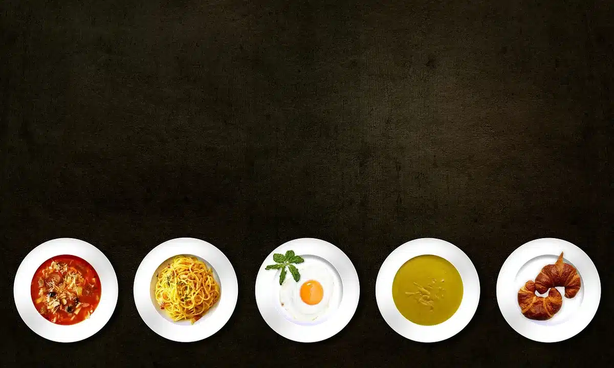 Menú contextual sobre una barra de tareas en una pantalla de ordenador