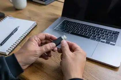 Windows guarda historial de pendrives: qué registra y cómo borrarlo